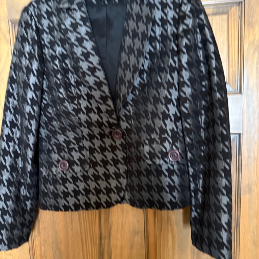 Stylish Suit Jacket - image 3